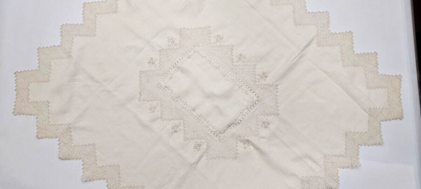 Tovaglia da tavola quadrata ricamo a mano in lino sfilato siciliano beige 100X100